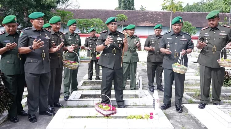 Kodim Blitar Ziarah di TMP Peringati Hari Juang Kartika