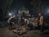 Miris, Warga Jarah Batu Lantai Situs Mejo Miring Blitar