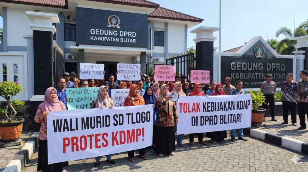 Wali Murid SD Tlogo Blitar Adukan Pembangunan KDMP ke DPRD
